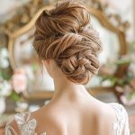 Comment réaliser un chignon de mariée élégant et intemporel ?